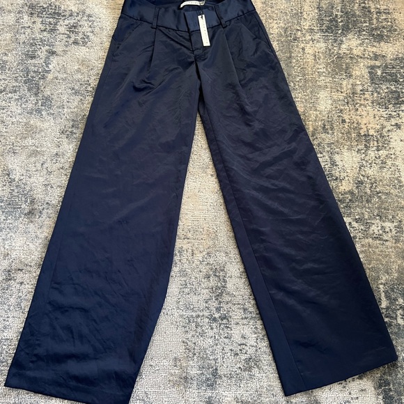 NWT Alice+Olivia wide leg shimmer satin pants 2. - Picture 3 of 16